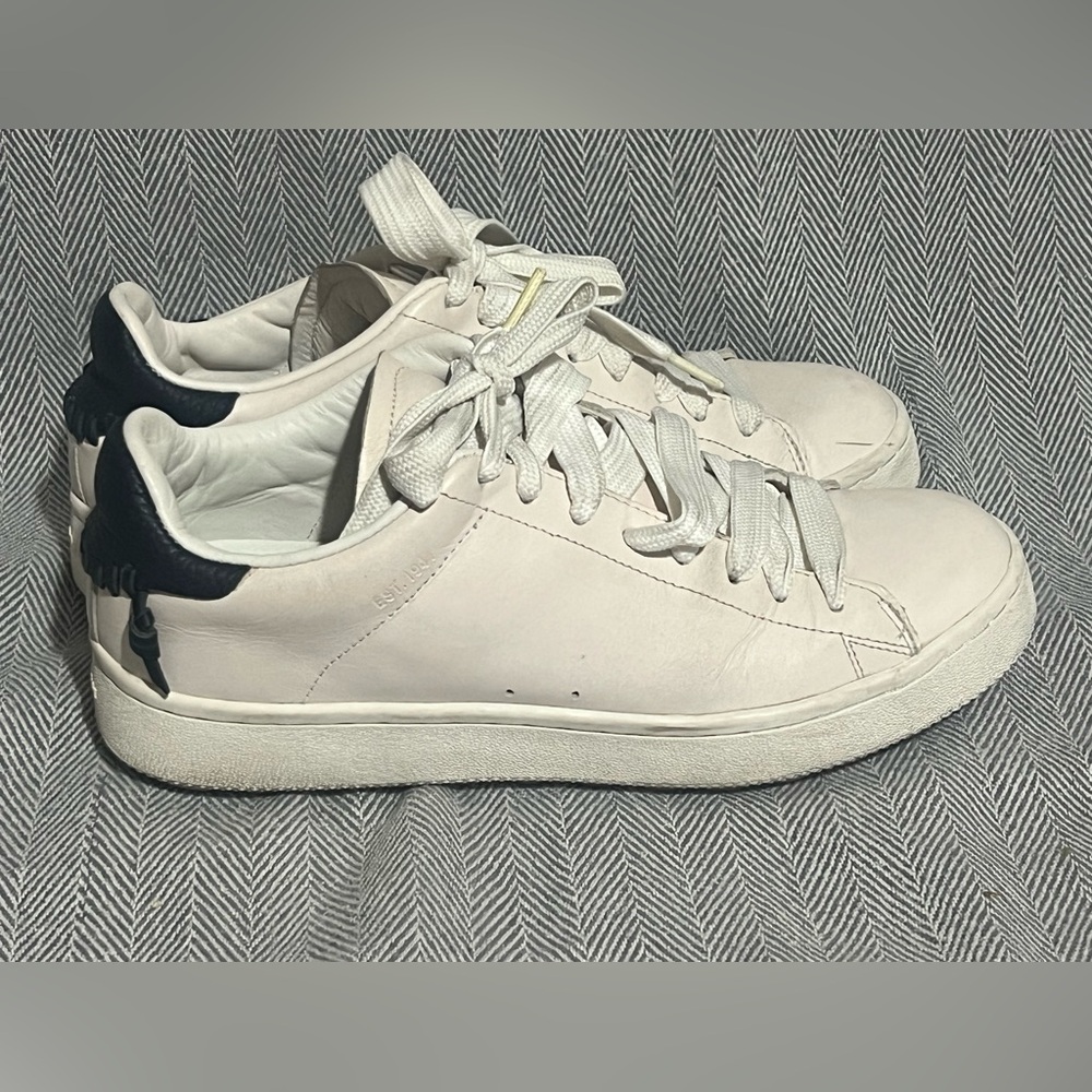 Coach Clip Low Top Sneaker~Size:8~in Slightly pink/white/navy back